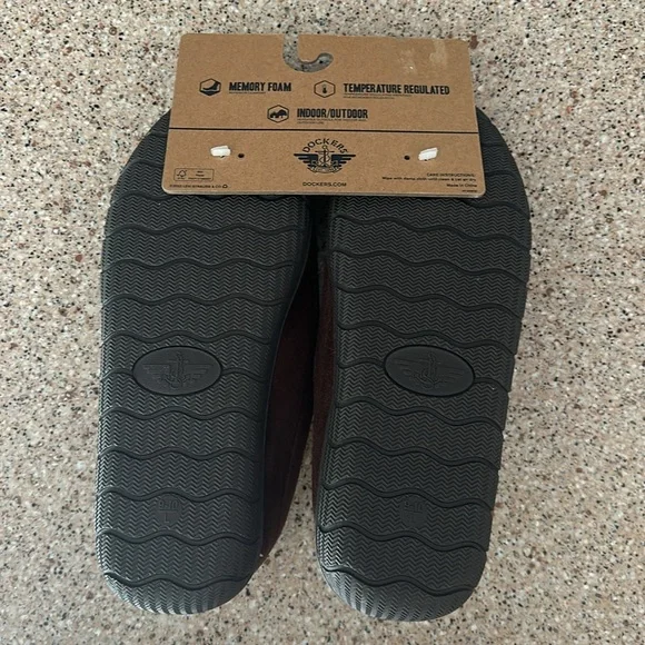 NWT Dockers Moccasin Slippers with Faux Fur Lining - Picture 3 of 4